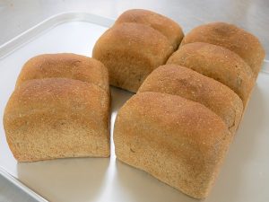 全粒粉１００％のパン・ド・ミの写真