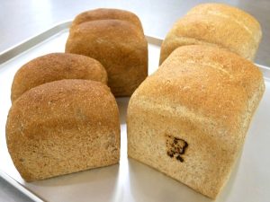 全粒粉１００％・４０％の食パン食べくらべセットの写真